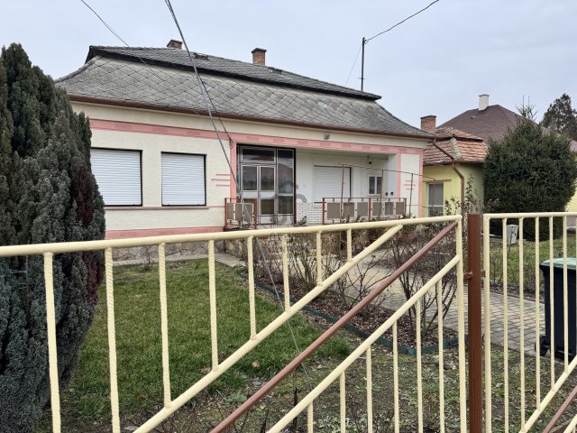 Eladó családi ház, Szolnokon 59.9 M Ft, 3 szobás
