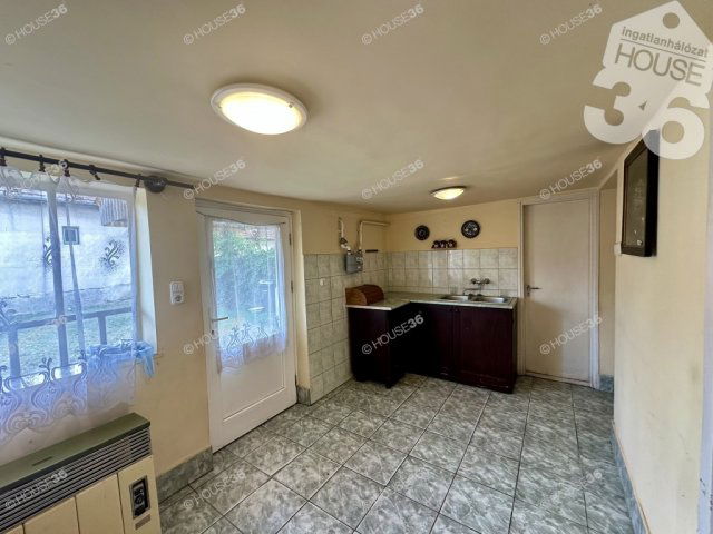 Eladó családi ház, Jászszentlászlón 15.9 M Ft, 2 szobás