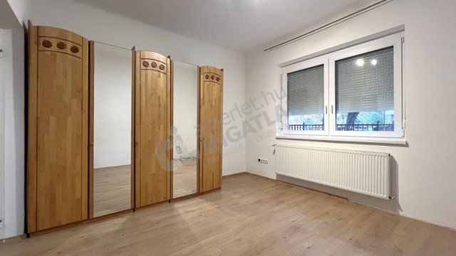 Eladó ikerház, Budapesten, XV. kerületben, Károlyi Sándor úton