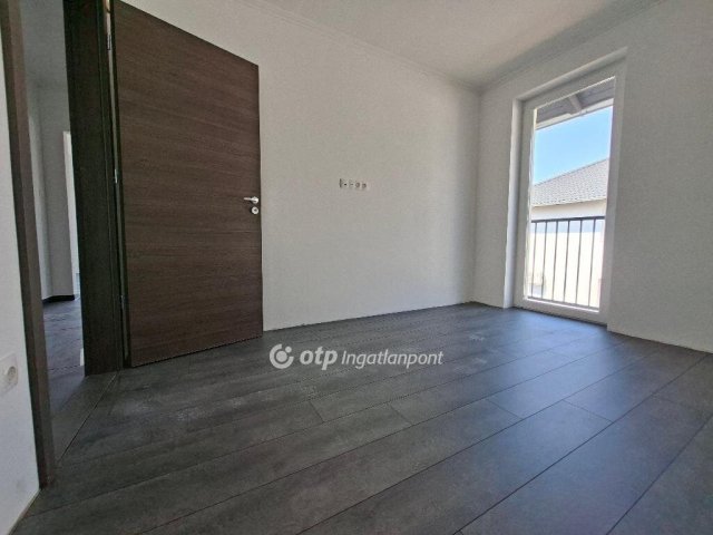 Eladó téglalakás, Mendén 74.9 M Ft, 4 szobás