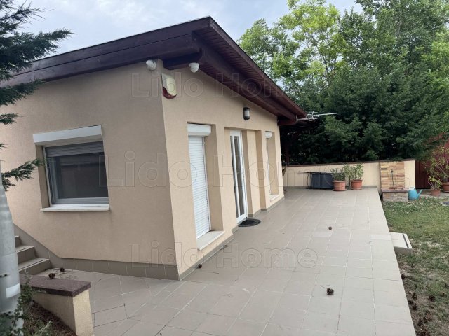 Eladó nyaraló, Balatonkenesén 90 M Ft, 3 szobás