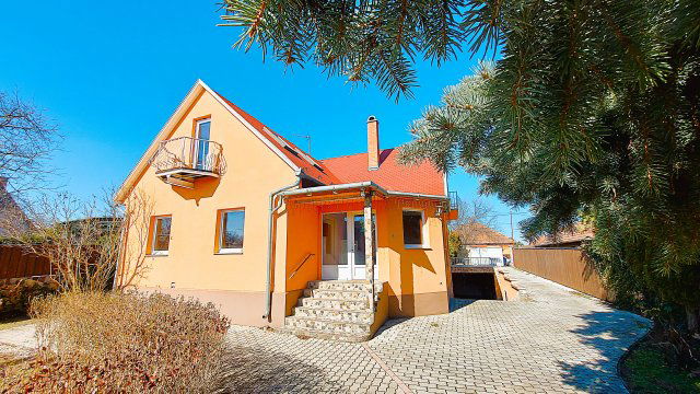 Eladó családi ház, Gödön 134 M Ft, 6 szobás