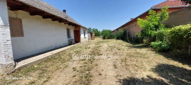 Eladó családi ház, Sárbogárdon 14.9 M Ft, 2 szobás