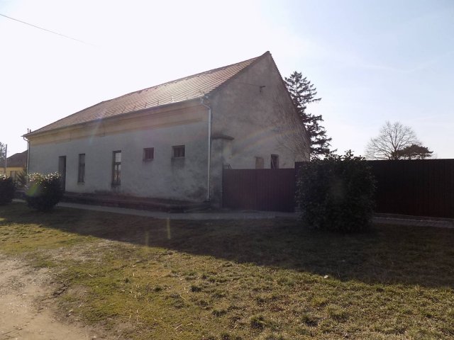 Eladó családi ház, Egyházaskeszőn 37.9 M Ft, 9 szobás