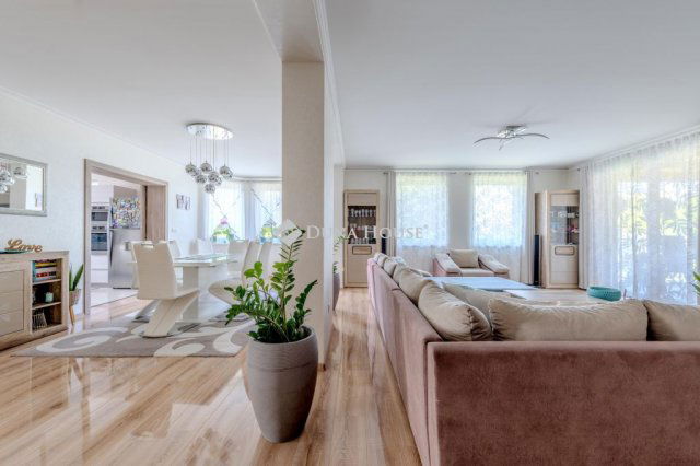 Eladó családi ház, Üllőn 349.9 M Ft, 6 szobás