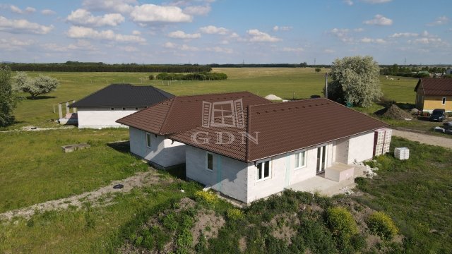 Eladó családi ház, Iszkaszentgyörgyön 81.9 M Ft, 4 szobás