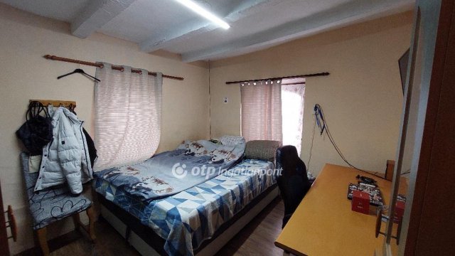 Eladó családi ház, Kisújszálláson 10.5 M Ft, 2 szobás