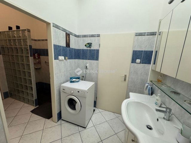 Eladó téglalakás, Budapesten, V. kerületben 170 M Ft, 2 szobás