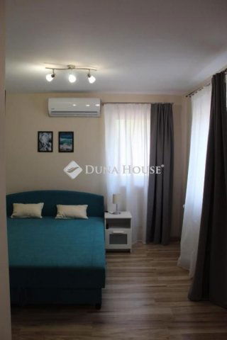 Eladó családi ház, Balatonfűzfőn 460 M Ft, 14 szobás