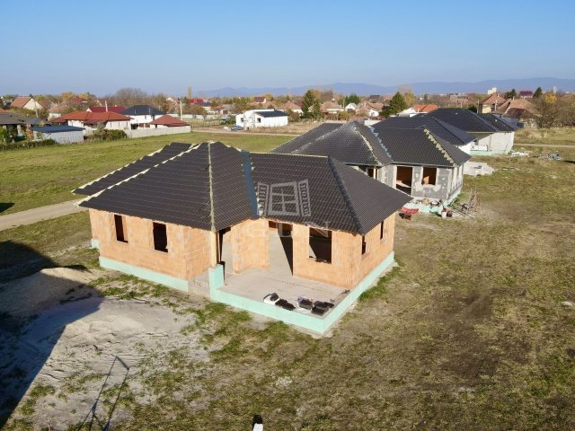 Eladó családi ház, Gyöngyöshalászon 60 M Ft, 5 szobás