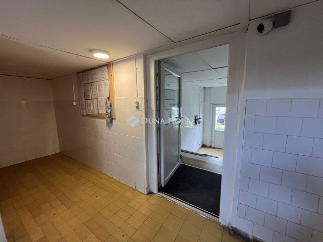 Eladó panellakás, Veszprémben 54.9 M Ft, 1+2 szobás