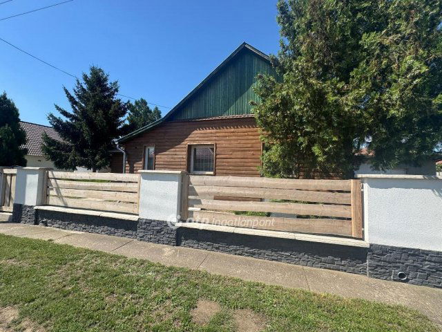 Eladó családi ház, Tiszafüreden 42 M Ft, 3+1 szobás