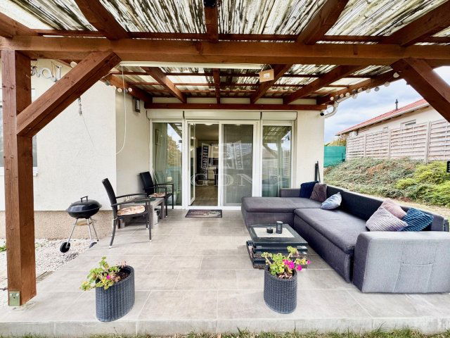 Eladó ikerház, Pilisjászfalun 114.999 M Ft, 4 szobás