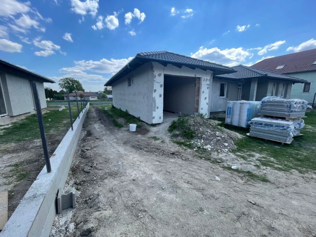 Eladó családi ház, Szigetszentmiklóson 129 M Ft, 5 szobás