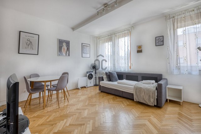 Eladó téglalakás, Budapesten, VII. kerületben 78 M Ft, 1 szobás