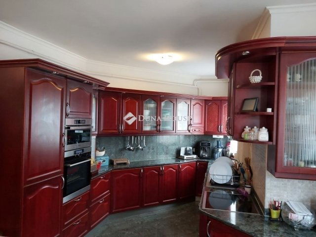 Eladó téglalakás, Budapesten, XIV. kerületben 250 M Ft, 5 szobás