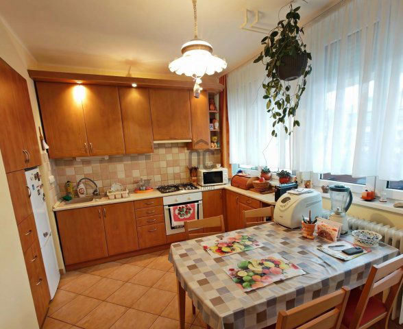 Eladó téglalakás, Ajkán 45 M Ft, 3 szobás