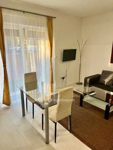 Kiadó téglalakás, albérlet, Pécsett 220 E Ft / hó, 2 szobás