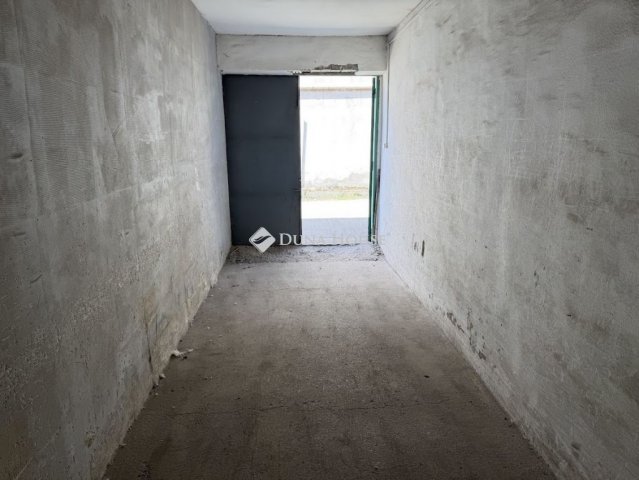 Eladó ipari ingatlan, Szigetszentmiklóson 139 M Ft
