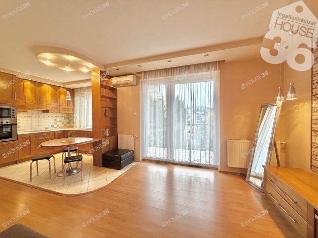 Eladó téglalakás, Kecskeméten 62.9 M Ft, 2 szobás