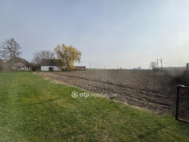 Eladó családi ház, Mohácson 30 M Ft, 2 szobás
