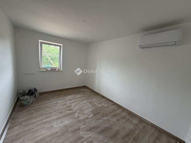 Eladó családi ház, Kókán 53.9 M Ft, 3 szobás