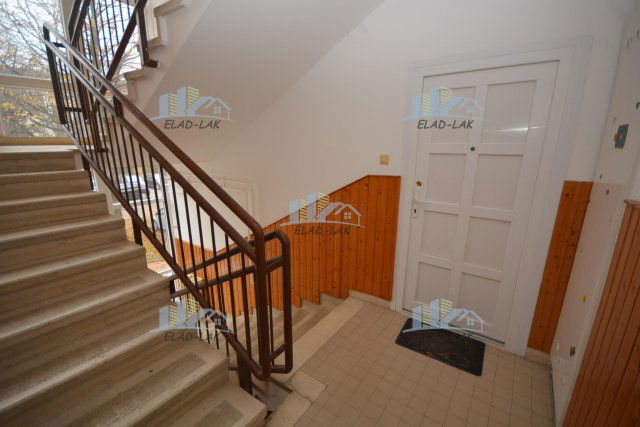 Eladó téglalakás, Szombathelyen 69.9 M Ft, 5+2 szobás