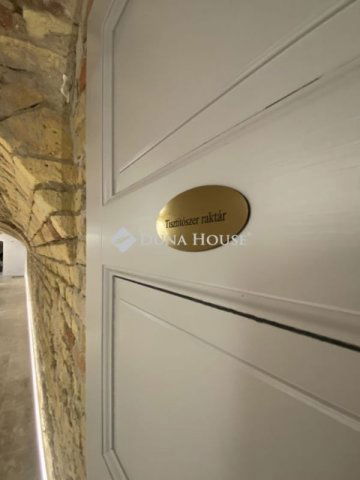 Eladó iroda, Budapesten, VI. kerületben 179 M Ft, 8 szobás