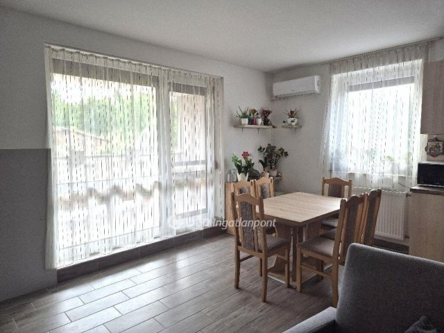 Eladó téglalakás, Győrújbaráton 84.9 M Ft, 1+3 szobás