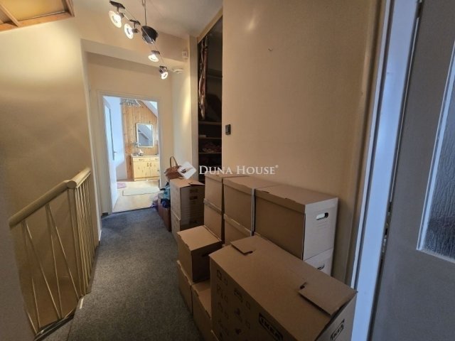 Eladó téglalakás, Pécsett 68.9 M Ft, 4 szobás