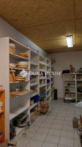 Kiadó ipari ingatlan, Felsőpakonyban 1050 E Ft / hó