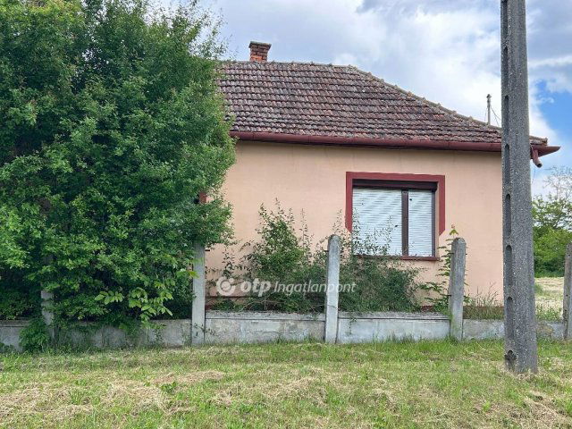 Eladó családi ház, Gáborjánban 5.5 M Ft, 2 szobás