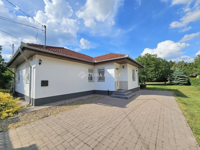 Eladó családi ház, Üllőn 114.8 M Ft, 4 szobás