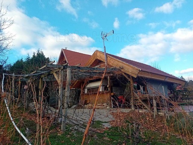 Eladó nyaraló, Balatonfüreden 107 M Ft, 2 szobás