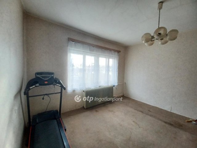 Eladó családi ház, Egerben 81.9 M Ft, 6 szobás