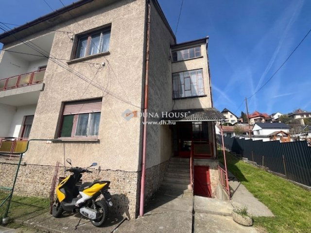 Eladó téglalakás, Pécsett 37.9 M Ft, 3 szobás