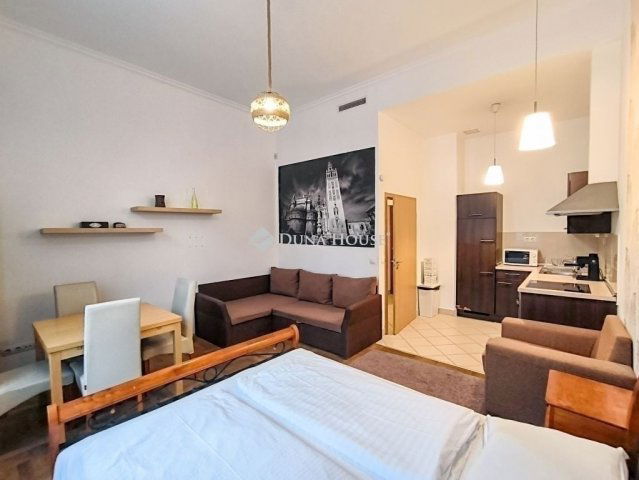 Eladó téglalakás, Budapesten, VII. kerületben 84 M Ft, 2 szobás