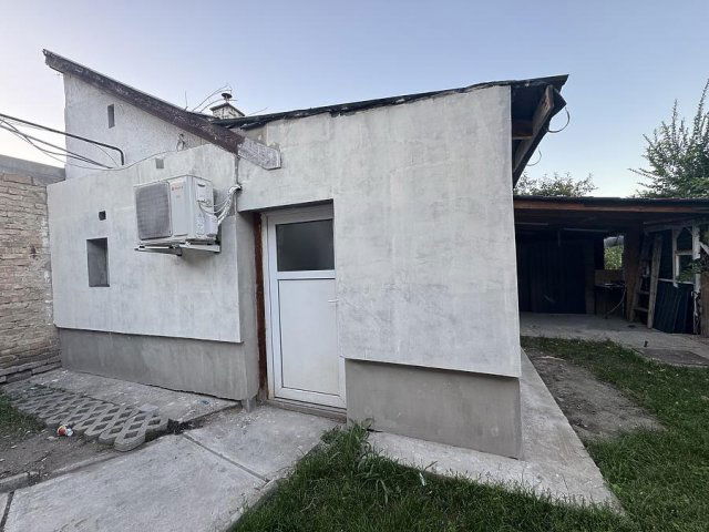Eladó családi ház, Budapesten, XXI. kerületben 27 M Ft, 1 szobás
