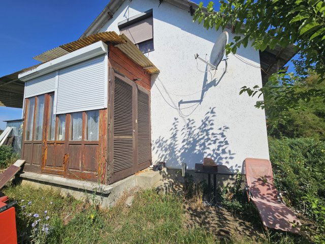 Eladó családi ház, Gyömörén 29.9 M Ft, 2 szobás