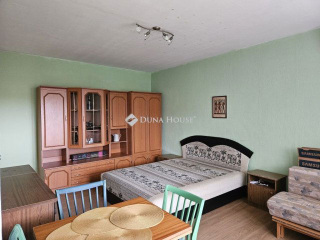 Eladó panellakás, Bakonyszentlászlón 19.5 M Ft, 1 szobás