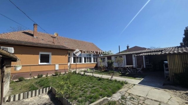 Eladó családi ház, Cegléden 74.99 M Ft, 3 szobás