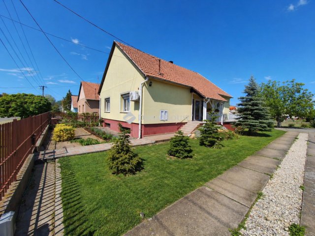 Eladó családi ház, Ballószögön 93.5 M Ft, 5 szobás