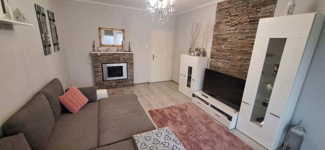 Eladó téglalakás, Kaposváron 36.9 M Ft, 2 szobás