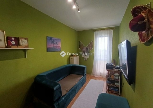 Eladó panellakás, Pécsett 39.5 M Ft, 2 szobás