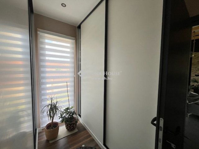 Eladó családi ház, Pécsett 144.5 M Ft, 4 szobás