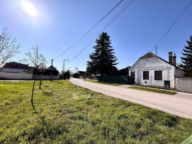 Eladó családi ház, Győrött 118 M Ft, 2 szobás