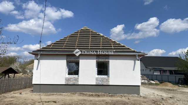 Eladó ikerház, Tápióbicskén 49.5 M Ft, 4 szobás