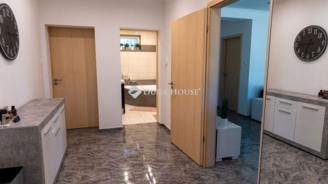 Eladó családi ház, Budapesten, XVIII. kerületben 164.999 M Ft