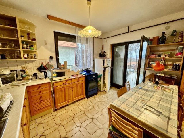 Eladó nyaraló, Balatonfűzfőn 79.9 M Ft, 3 szobás