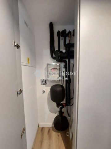 Eladó téglalakás, Siófokon 94.433 M Ft, 2 szobás